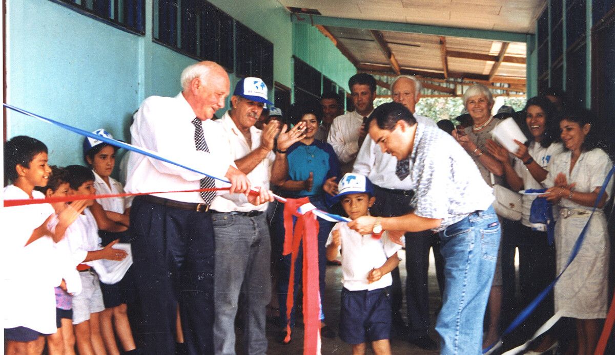 Inauguración de escuela en San José, Costa Rica 
