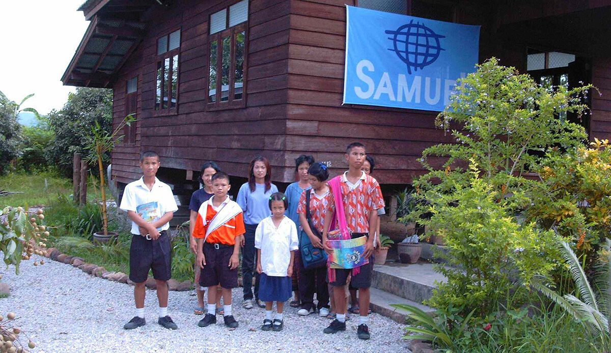 Gruppenfoto Eröffnung eines Stiftungsbüros in der Provinz Lampang/Thailand