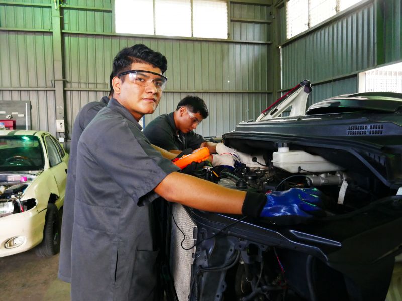 La embajada alemana patrocina el equipamiento de talleres