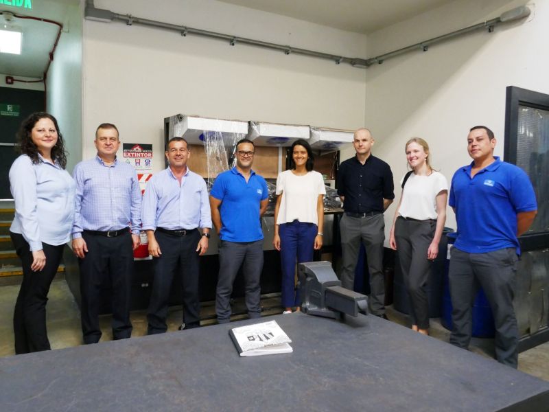 El representante de GIZ, Adolfo Córdoba, con sus colegas alemanas Miriam Frisch y Maja Schmauser junto a la dirección e instructores de nuestro Centro de Formación Técnica en San José.